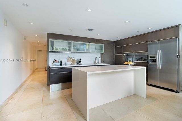 6000 Collins Ave 108, Miami Beach, FL 33140
