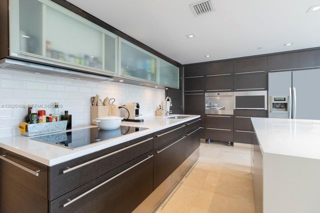 6000 Collins Ave 108, Miami Beach, FL 33140