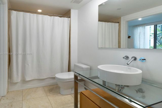6000 Collins Ave 108, Miami Beach, FL 33140