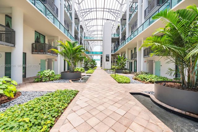 6000 Collins Ave 108, Miami Beach, FL 33140