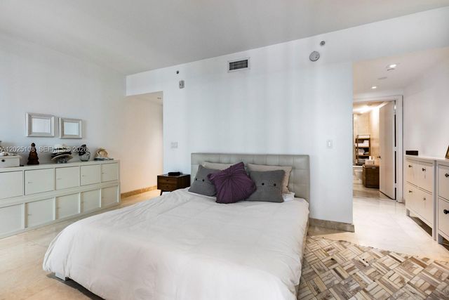 6000 Collins Ave 108, Miami Beach, FL 33140