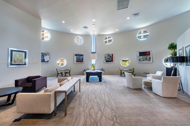 6000 Collins Ave 108, Miami Beach, FL 33140