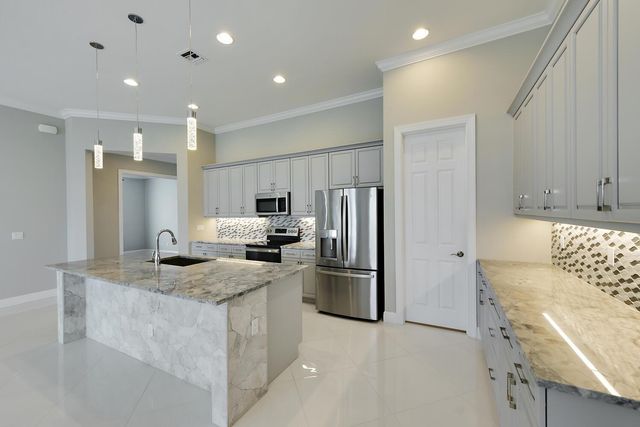 11160 SW Lunata Way, Port St Lucie, FL 34987