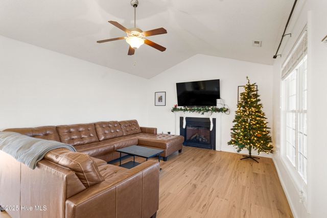 305 Murphy Drive, Jacksonville, NC 28540