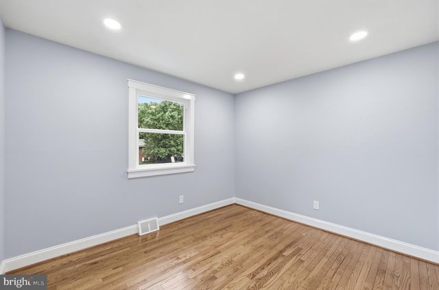7940 OAKWOOD RD, Glen Burnie, MD 21061