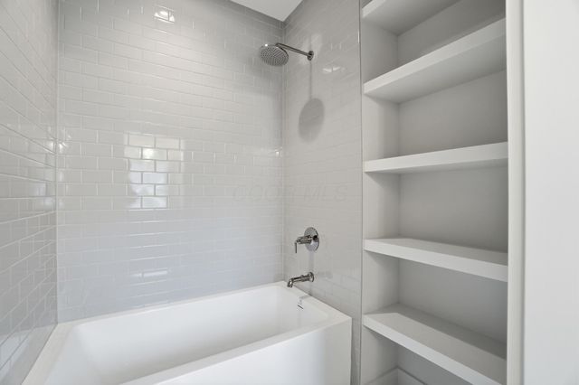 8211 Canopy Glen Drive, Plain City, OH 43064