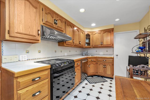 166-15 33rd Avenue, Flushing, NY 11358