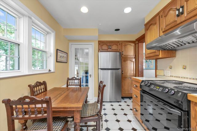166-15 33rd Avenue, Flushing, NY 11358
