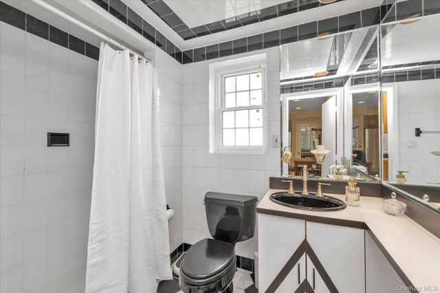 166-15 33rd Avenue, Flushing, NY 11358