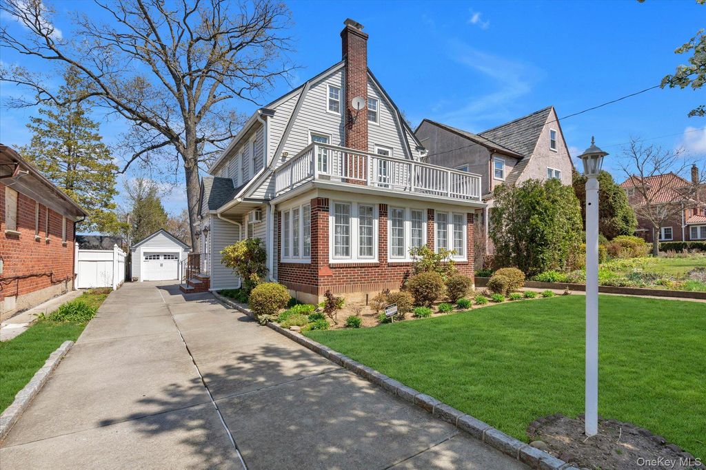 166-15 33rd Avenue, Flushing, NY 11358