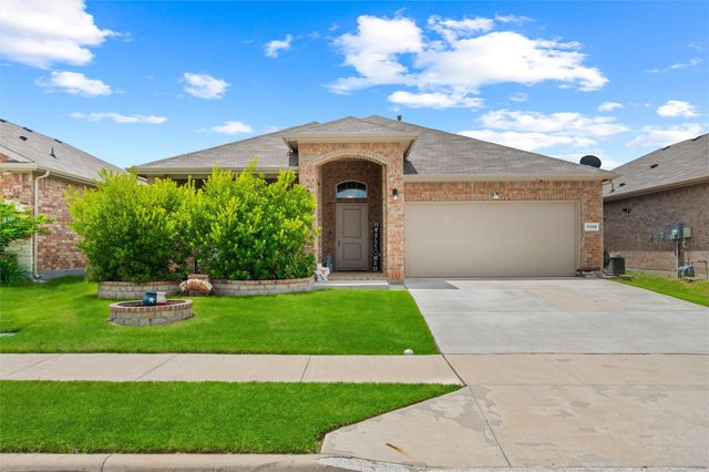 1136 Gillespie Drive, Fort Worth, TX 76247