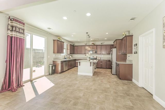 6805 W Fir Avenue, Fresno, CA 93722
