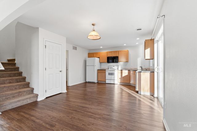 10062 W Rustica St, Boise, ID 83709