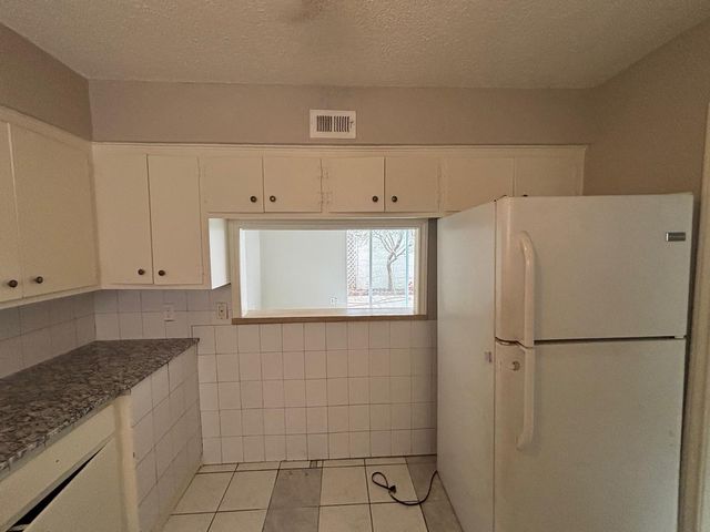 2710 Briarhurst Drive 5, Houston, TX 77057