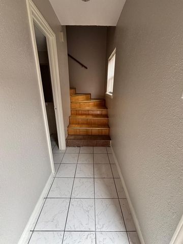 2710 Briarhurst Drive 5, Houston, TX 77057