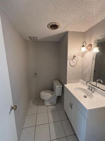 2710 Briarhurst Drive 5, Houston, TX 77057