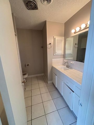 2710 Briarhurst Drive 5, Houston, TX 77057