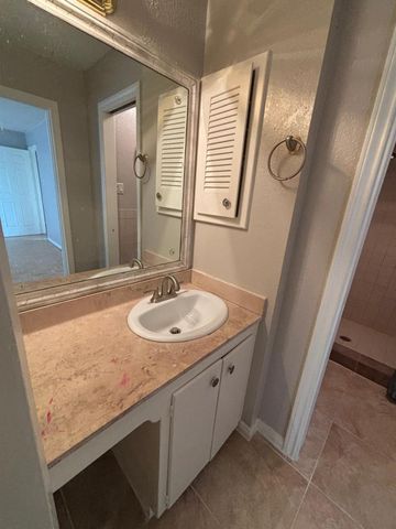 2710 Briarhurst Drive 5, Houston, TX 77057