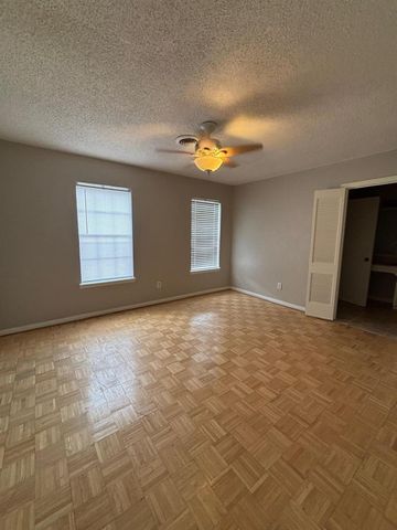 2710 Briarhurst Drive 5, Houston, TX 77057