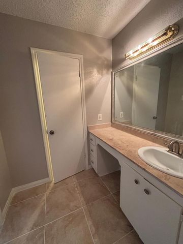 2710 Briarhurst Drive 5, Houston, TX 77057