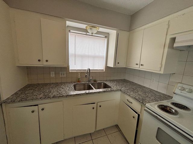 2710 Briarhurst Drive 5, Houston, TX 77057