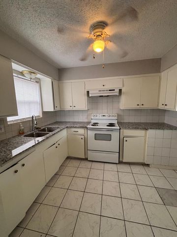 2710 Briarhurst Drive 5, Houston, TX 77057