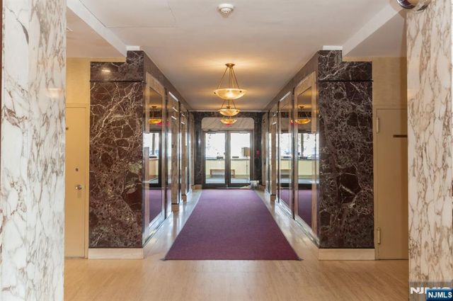 555 North Avenue 19C, Fort Lee, NJ 07024