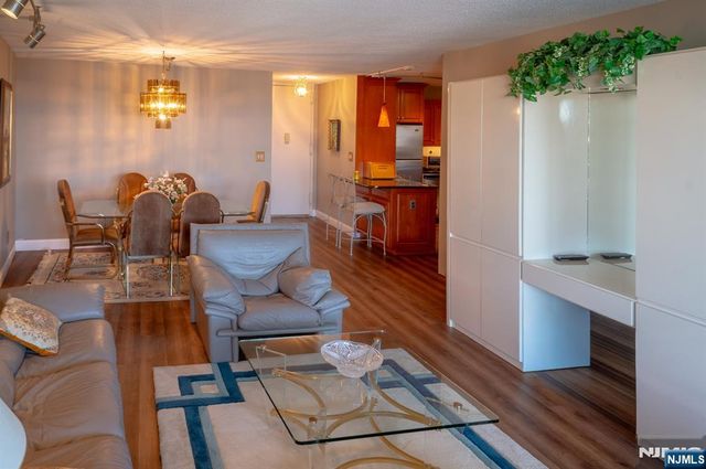 555 North Avenue 19C, Fort Lee, NJ 07024