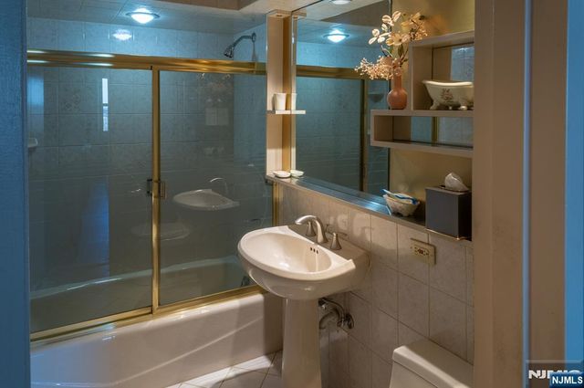 555 North Avenue 19C, Fort Lee, NJ 07024