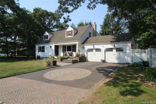 8 Woodbury Road, Farmingville, NY 11738