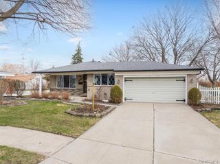 5121 Mckinley Road, Warren, MI 48091