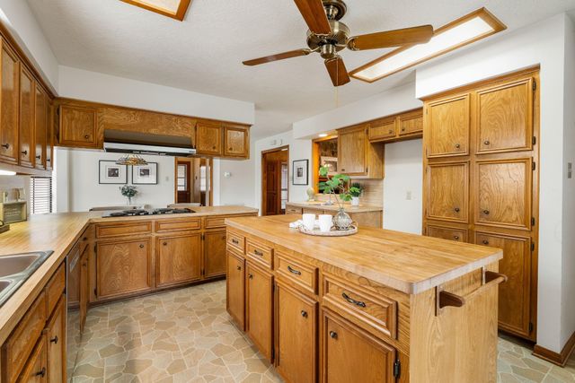 105 Greenbriar Drive, Conroe, TX 77356