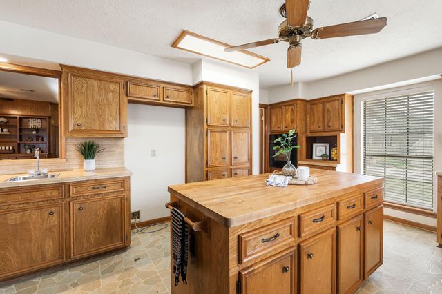 105 Greenbriar Drive, Conroe, TX 77356