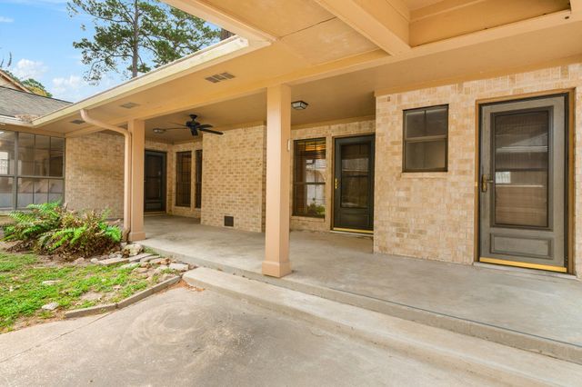105 Greenbriar Drive, Conroe, TX 77356