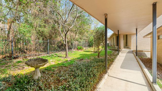 105 Greenbriar Drive, Conroe, TX 77356