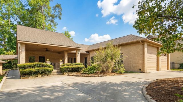 105 Greenbriar Drive, Conroe, TX 77356