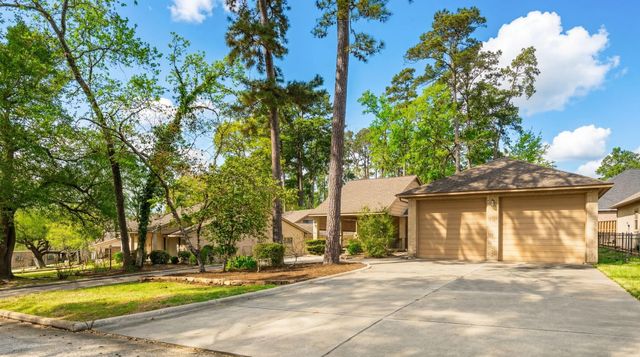 105 Greenbriar Drive, Conroe, TX 77356