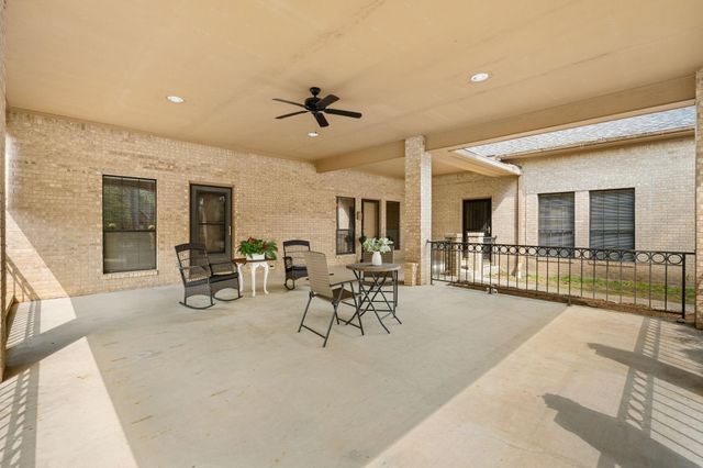 105 Greenbriar Drive, Conroe, TX 77356