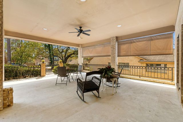 105 Greenbriar Drive, Conroe, TX 77356