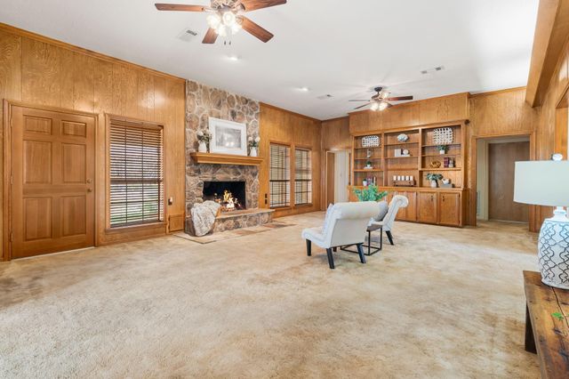 105 Greenbriar Drive, Conroe, TX 77356