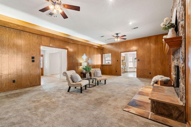 105 Greenbriar Drive, Conroe, TX 77356