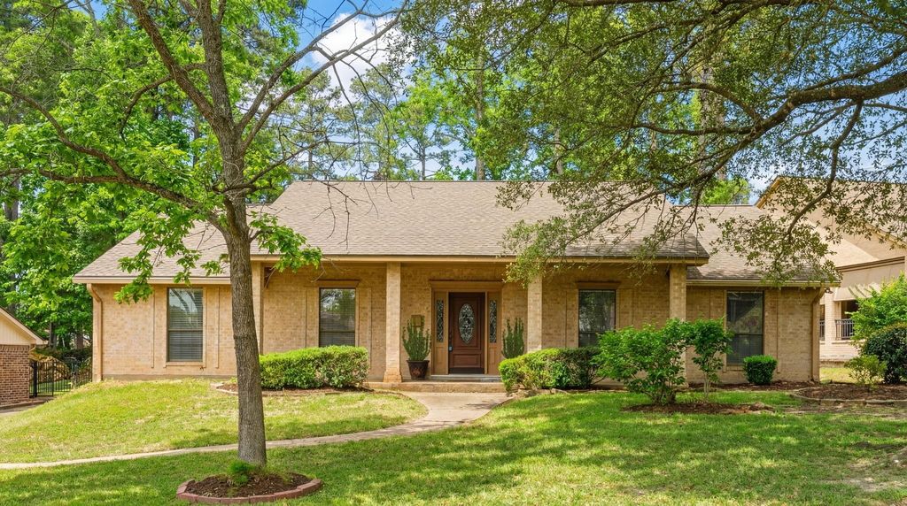 105 Greenbriar Drive, Conroe, TX 77356