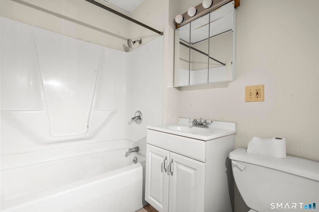 985 Bank Street, Waterbury, CT 06708