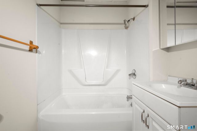 985 Bank Street, Waterbury, CT 06708