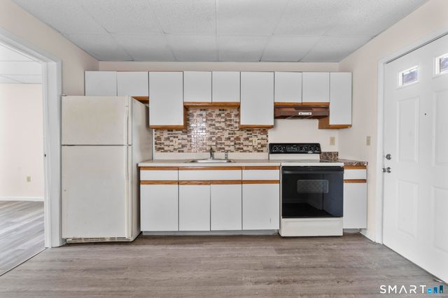 985 Bank Street, Waterbury, CT 06708