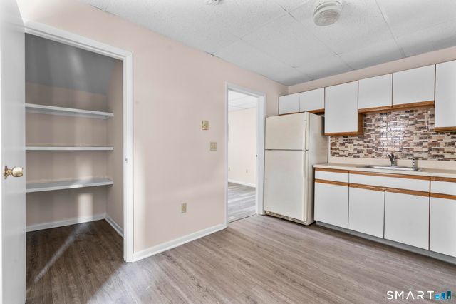 985 Bank Street, Waterbury, CT 06708