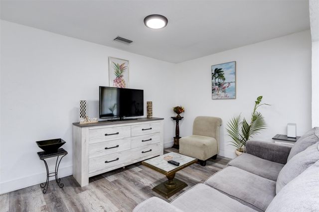 508 NW 8th Ave, Fort Lauderdale, FL 33311