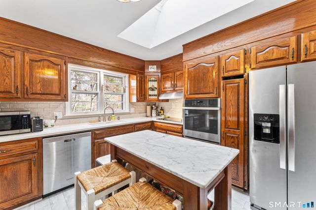 6 Advocate Place, Danbury, CT 06810