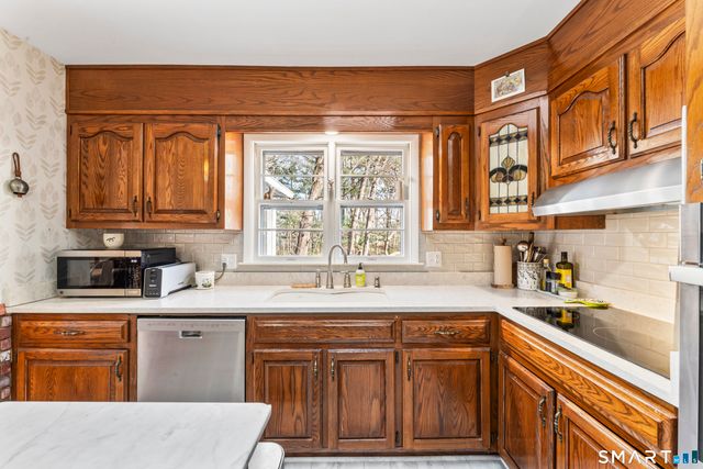 6 Advocate Place, Danbury, CT 06810