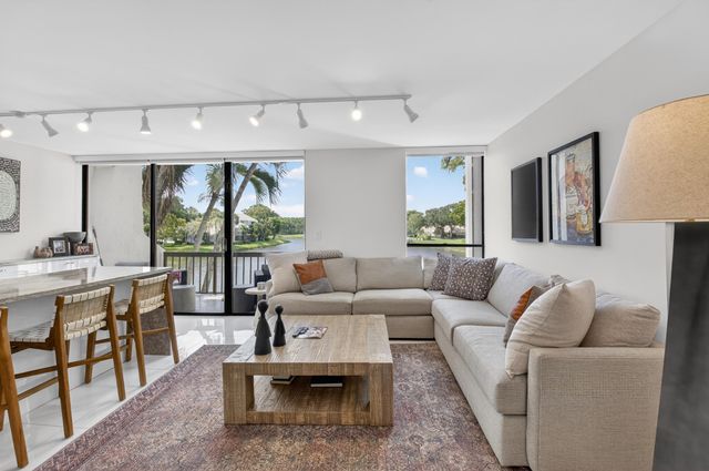 804 Bridgewood Place, Boca Raton, FL 33434